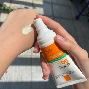 Kem chống nắng LRC Anthelios Gel Creme vạch xanh cho da dầu 50ml